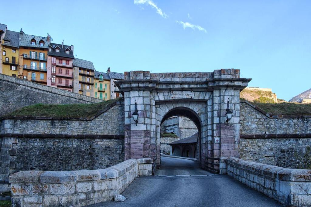 Maison A Tour Briancon Zewnętrze zdjęcie